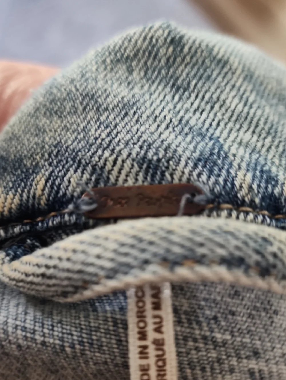 Free People Cropped Distressed Denim Jacket Light Wash Raw Hem - Picture 8 of 12